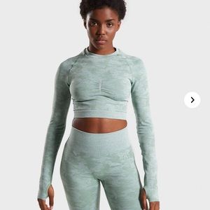 Gym shark green camo seamless long sleeve crop top